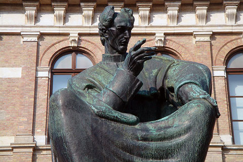  Statue of Josip Juraj Strossmayer, Strossmayer's square in Zagreb, 1926. 