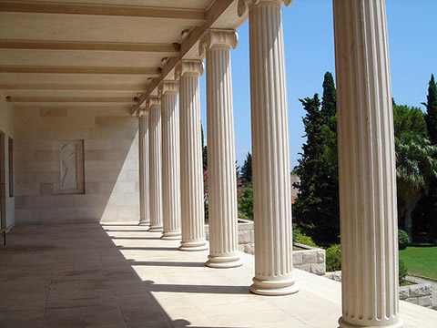 Kolonada na ulazu u Galeriju Meštrović 