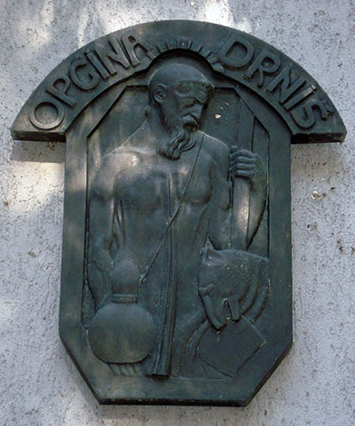 Reljefni prikaz Sv.Roka na zgradi općine u Drnišu 